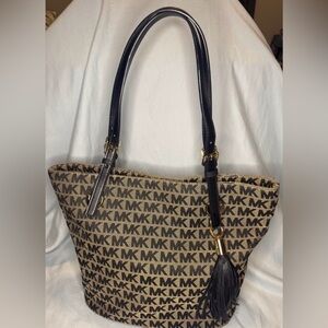 MICHAEL Michael Kors Black/Beige Medium Jet Set Signature  MK Tote With Tassel